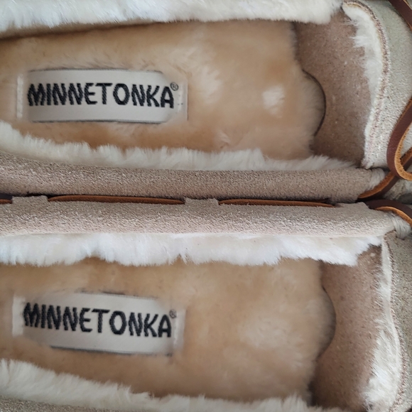 Minnetonka Stone Suede Moccasins Women's Size 6 Or Girls 4.5 NWT - Picture 6 of 8